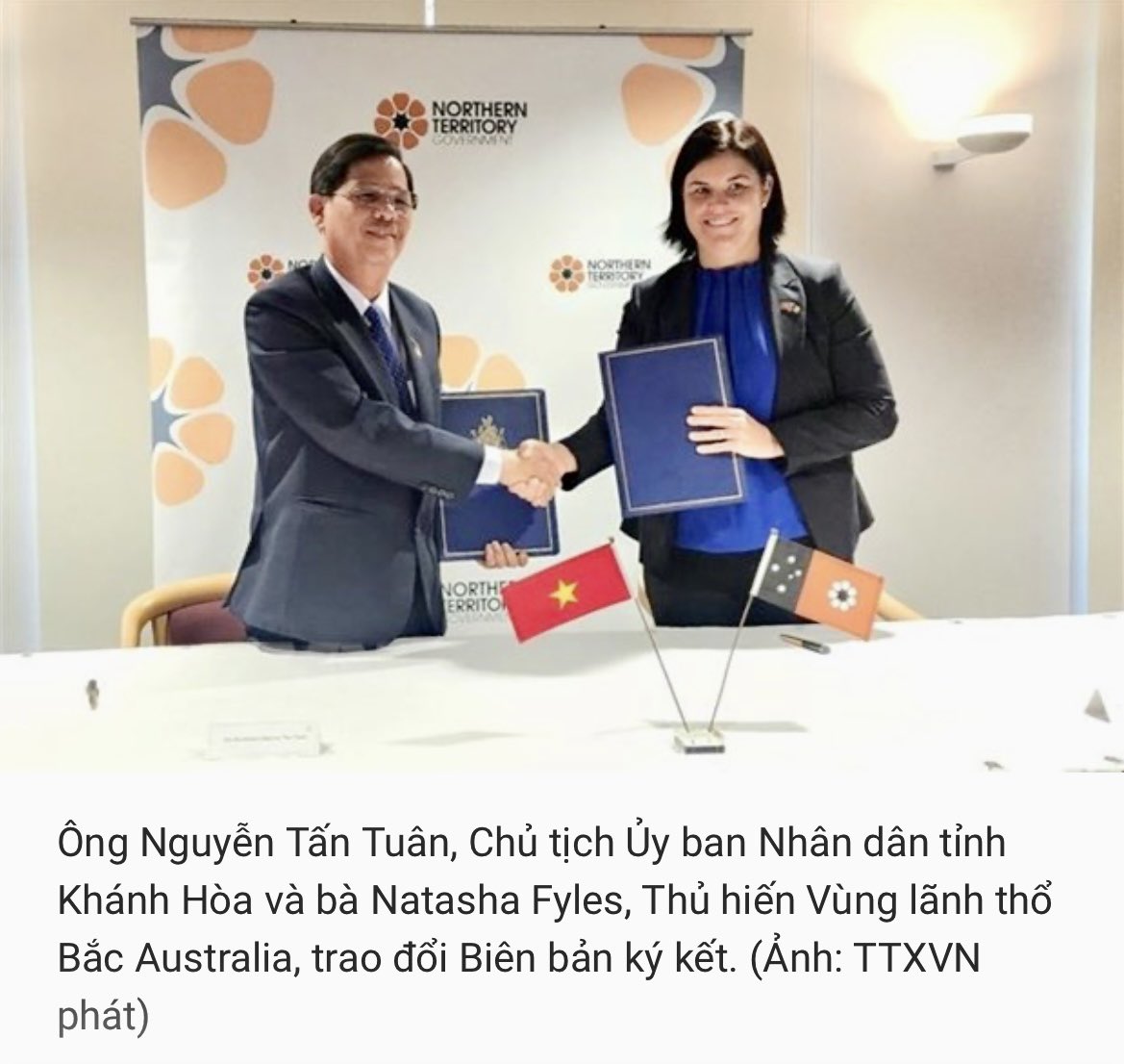 I ❤️ that 🇻🇳 provincial leaders are forging economic bonds with 🇦🇺 counterparts. Chairman of Khanh Hoa People's Committee, Nguyen Tan Tuan and @NatashaFylesMLA, Chief Minister of Australia's Northern Territory discussing trade, investment &amp; tourism. 
link.gov.vn/JsFvyA2B