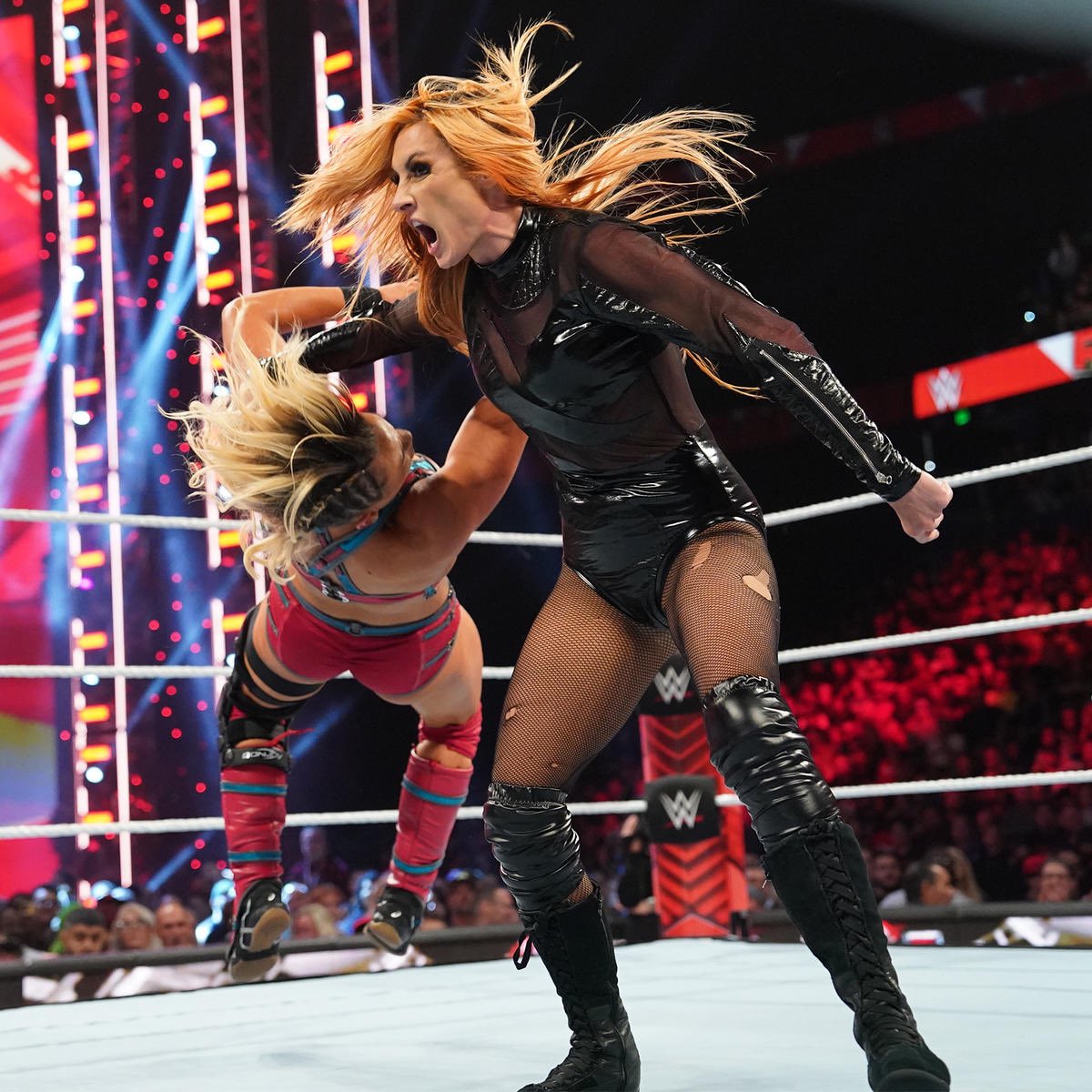Becky Lynch beat Zoey Stark to earn a rematch against Trish Stratus, LFG! 

This feud has been great, I can’t wait for their rematch, hopefully at SummerSlam! 

@BeckyLynchWWE 
@trishstratuscom https://t.co/7V9uU7uXCG