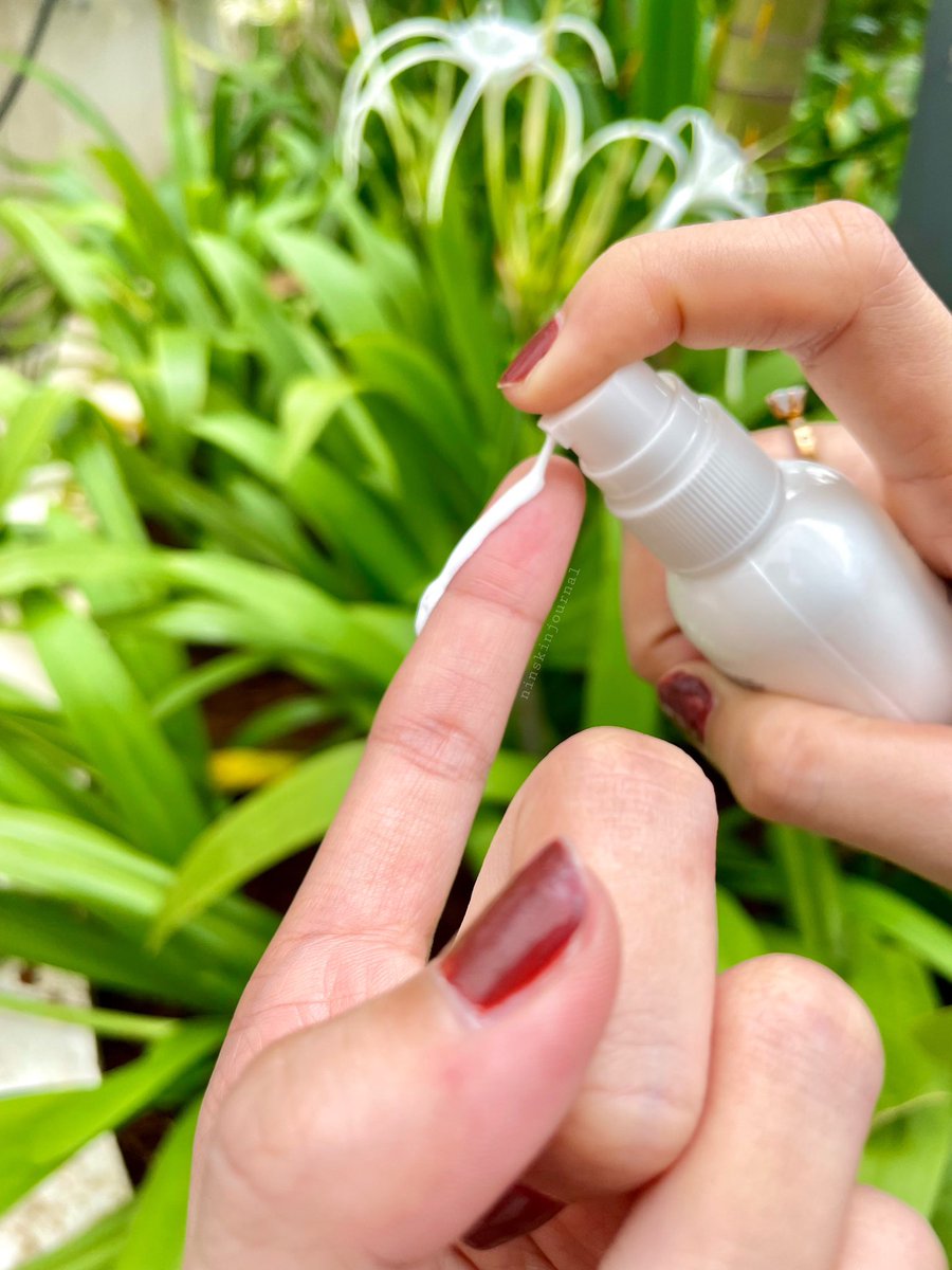 Sunscreen yang lagi aku pake rutin setiap hari tuh dari <a href="/kymm_skin/">Kymm Skin</a> ‼️

☀️ Effortless Sunscreen ☀️

Sunscreen hybrid dengan SPF 50 yang nyaman di kulit bahkan di kantong! Kaget pas liat harganya ternyata under 50k.

Cuss langsung aku review aja👇🏻

#ninsreview #ninsreviewsunscreen