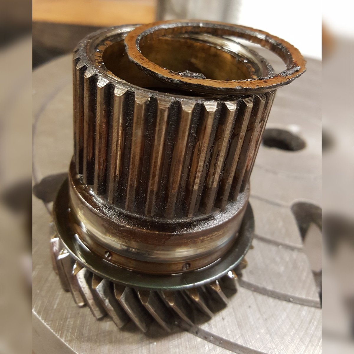 70sResto's tweet image. Uh-oh, looks like the primary gear of our #Midas #MkII restoration project needs some serious attention. Time to get to work! 🔧 #MiniMidas #CarRestoration #ClassicCar #ClassicCarRestoration #AutoRestoration #CarEnthusiast #CarCommunity #MidasMkII #CarRebuild #VintageCar
