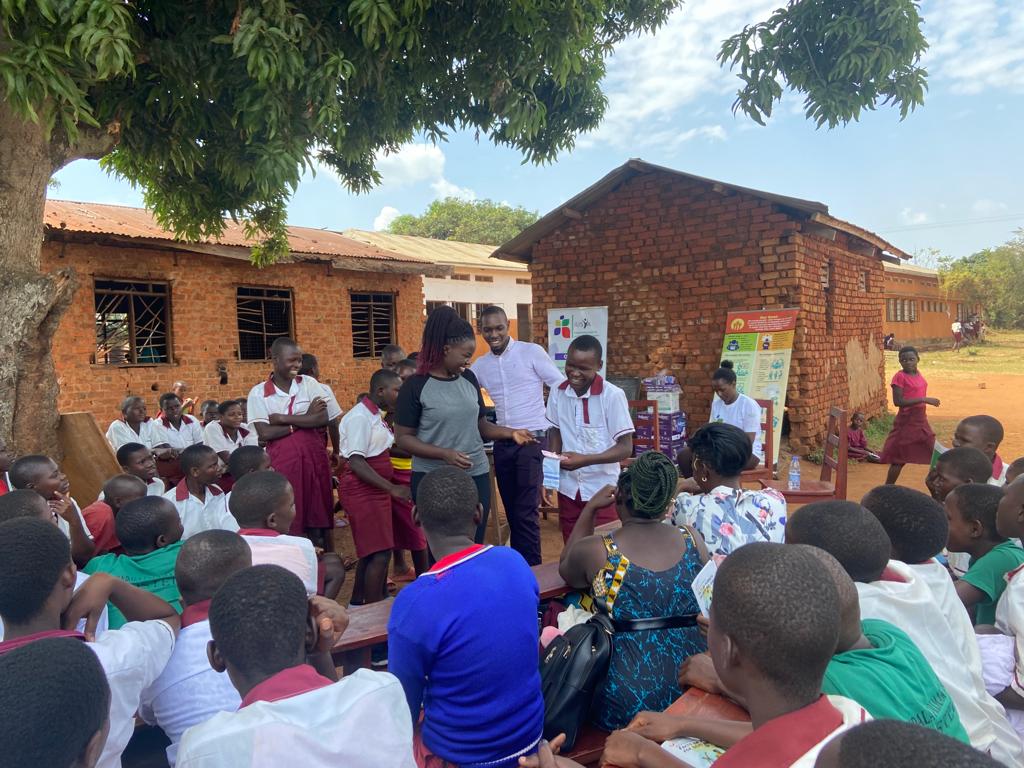 IUSYA_'s tweet photo. Engaging the boys and girls in a demonstration session of how to effectively use and dispose off menstrual pads.
#stopperiodpoverty
#stopperiodinequality. https://t.co/zdlNQbMNRV