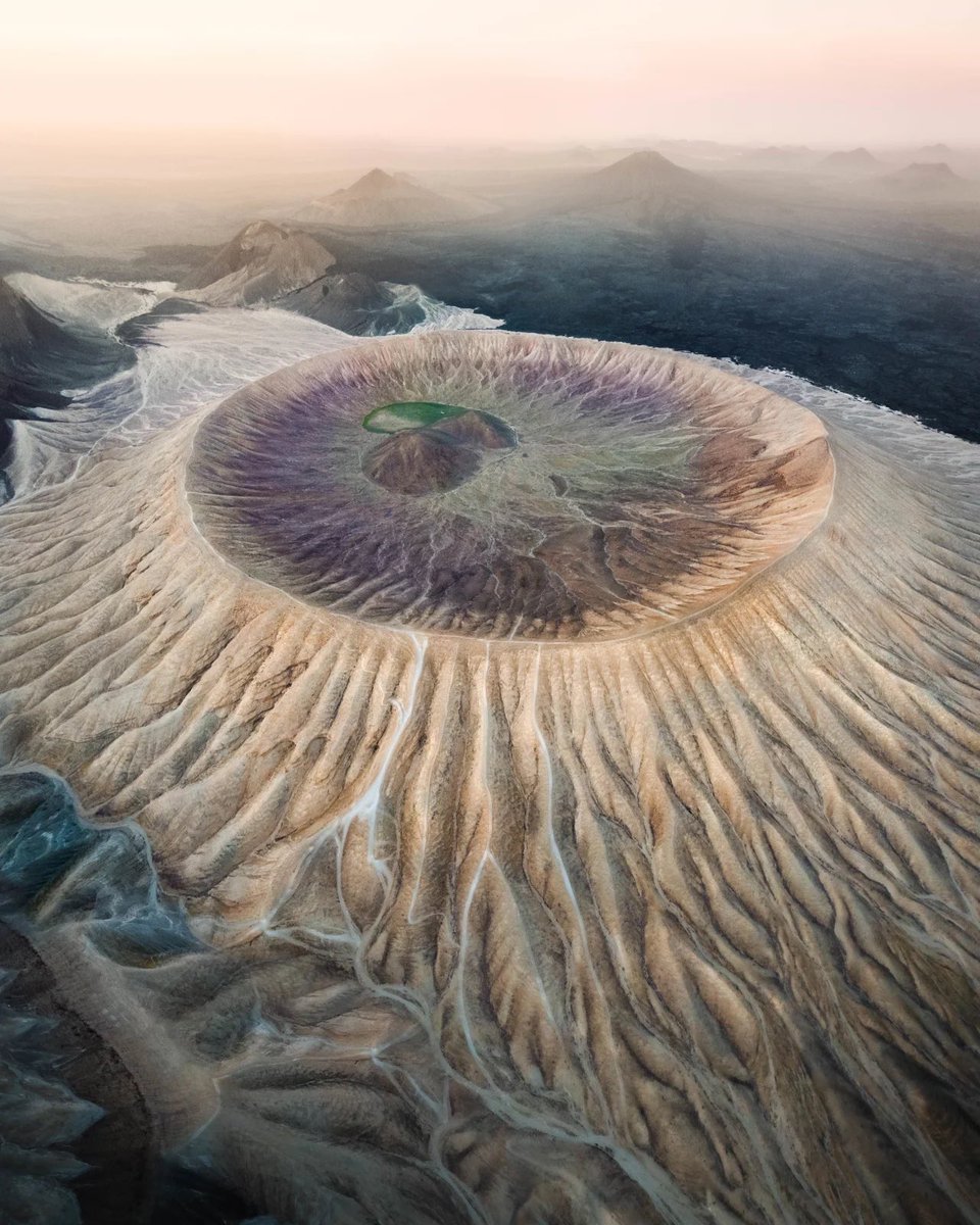 TSP_Geographic's tweet photo. براكين خيبر، غرب #السعودية https://t.co/WwvThRujyi