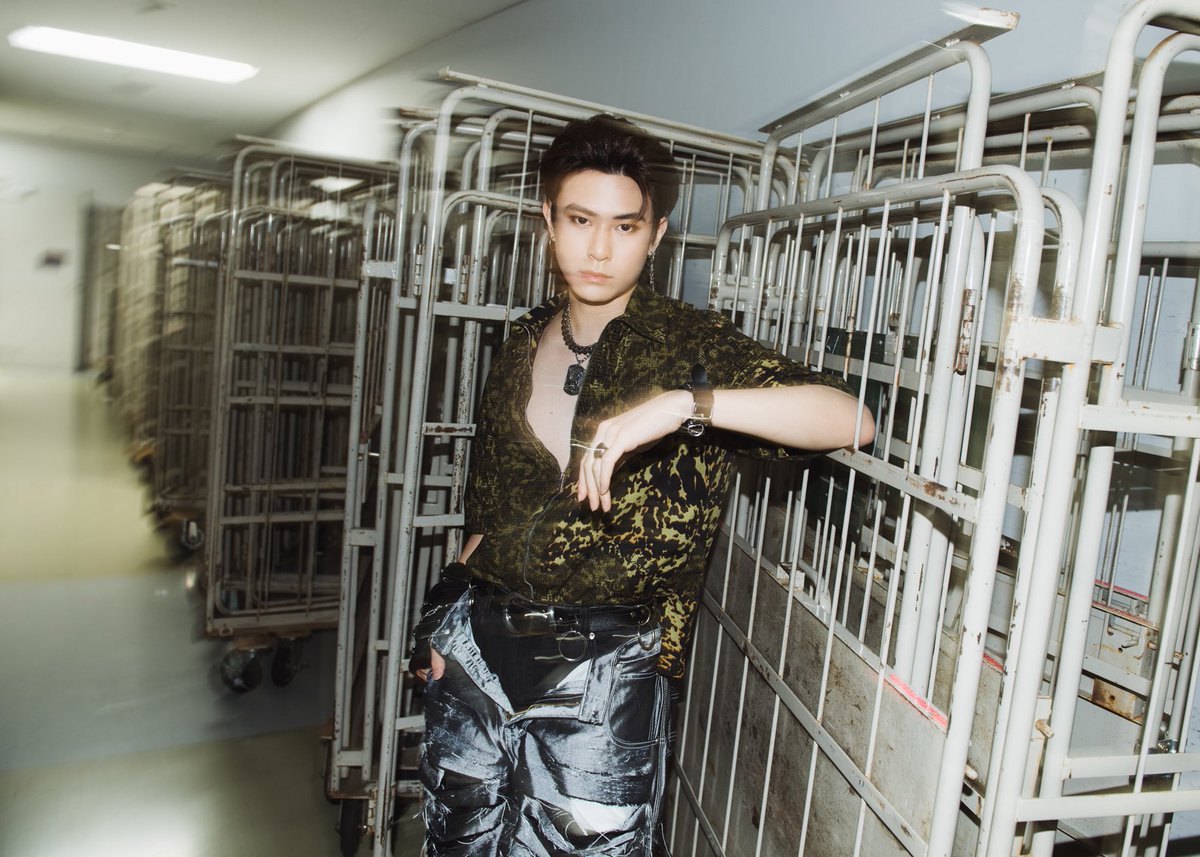 เก็บตกภาพแฟชั่นหลังเวทีสุดเท่ของหนุ่มๆ  TRINITY ส่งตรงจากญี่ปุ่นที่งาน BATTLE OF TOKYO CODE OF Jr.EXILE สามวันแรก! 21-23 กรกฎาคมที่ผ่านมา ซึ่งจัดขึ้น ณ SAITAMA SUPER ARENA 

#ELLEnews 
#TRINITY_TNT #PorscheSivakorn #ThirdLapat #JackieJackrin 
<a href="/TRINITY_TNT_OFC/">TRINITY</a>