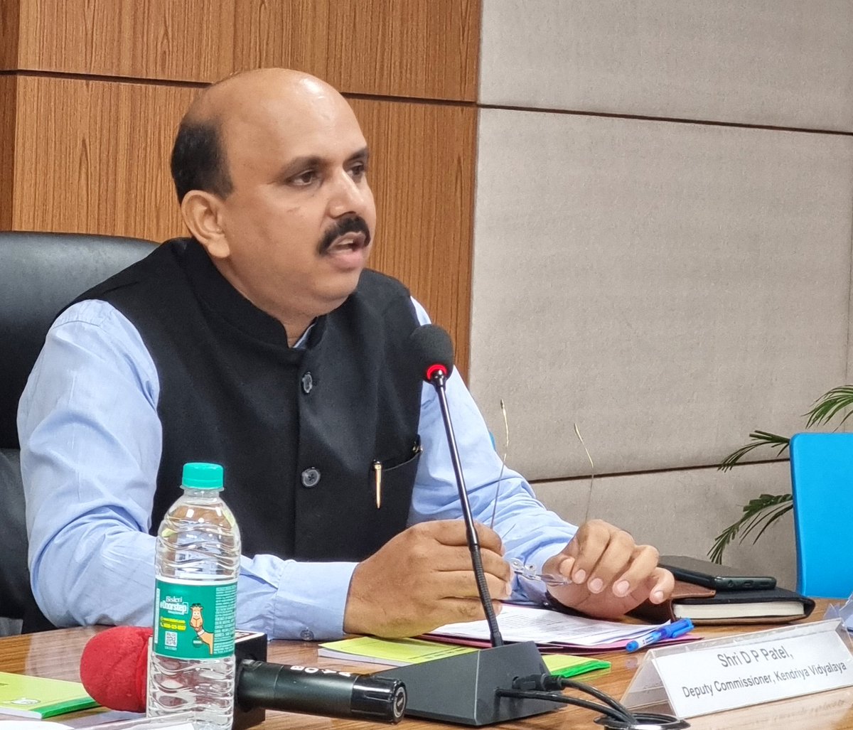 <a href="/IIMRanchi_Off/">IIM Ranchi</a> #3YearsofNEP

श्री डी पी पटेल, उपायुक्त, केंद्रिय विद्यालय संगठन ने केंद्रिया विद्यालयों के पहल के बारे में चर्चा की, जो कार्यशालाओं के माध्यम से शिक्षकों के प्रशिक्षण पर विभिन्न पहलों के माध्यम से शिक्षा की गुणवत्ता में सुधार करके छात्रों के समग्र विकास पर केंद्रित है।
#NEP2020