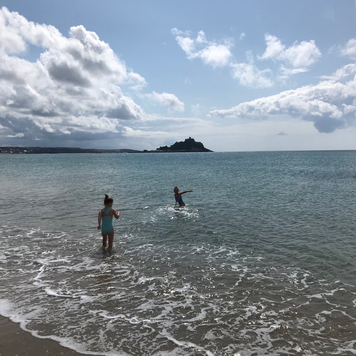 Spot of #seaswimming for the kids to start to the summer holidays at home… 

#wildswimming #loveswimming #swimmers #swimmerslife #Swim #learntoswim #waterconfidence #sea #Cornwall