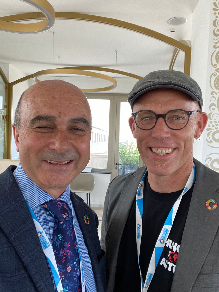 Such a pleasure catching up with inspirational @paulnewnham chef & fellow @UN @FoodSystems  Champion @sdg2advocacyhub & #chefsmanifesto @BeansisHow
Working on #GoodFood4All #SDG2 #FoodSystems
Great to see each other in-person after years of Zoom calls
#unfss2023
#OneHealth
@ciwf