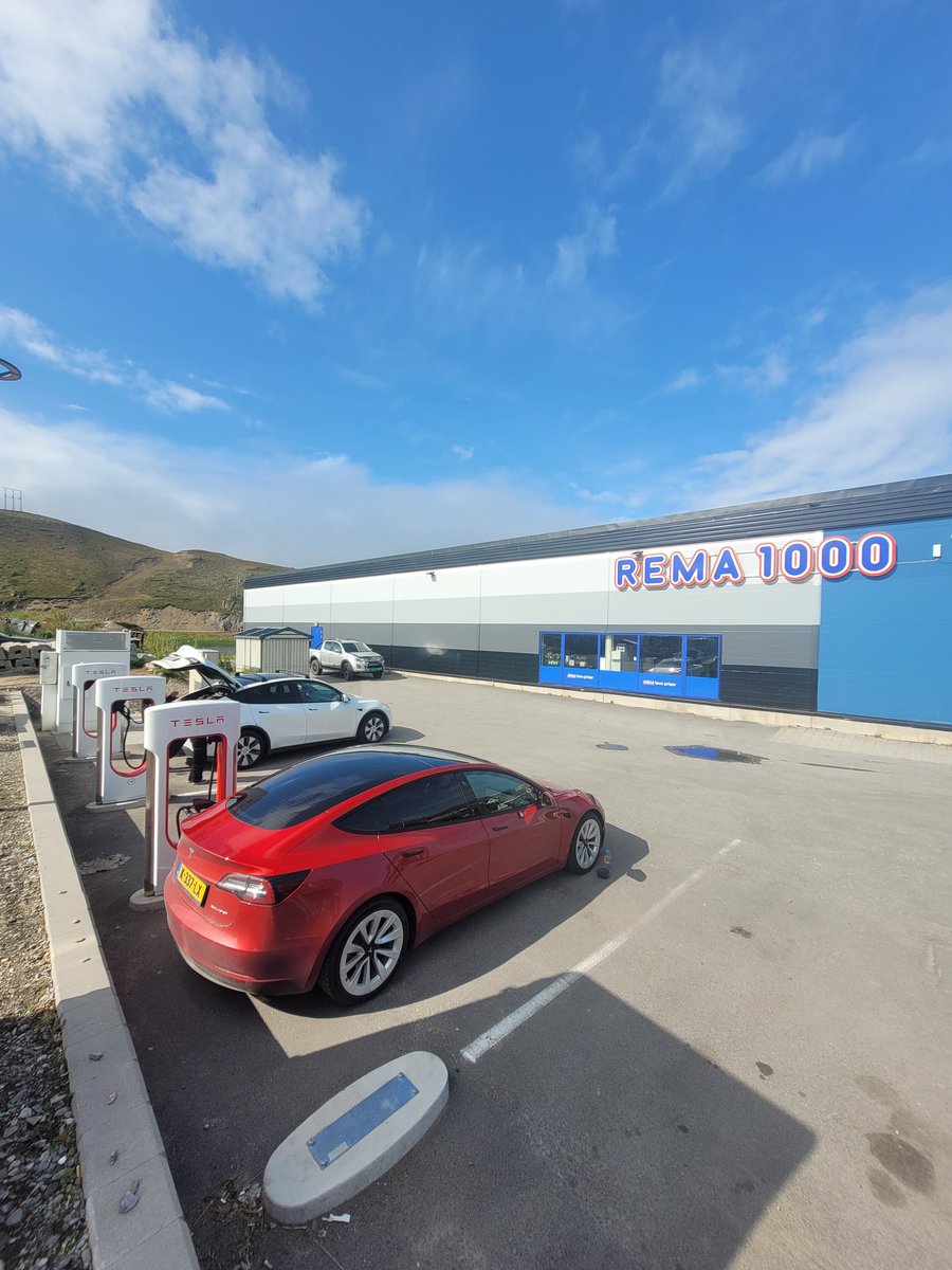 JoooostB's tweet photo. We made it! The most northern @Tesla supercharger of Europe, ~3200km from home 🇳🇴 https://t.co/Cpu3OvWdQh
