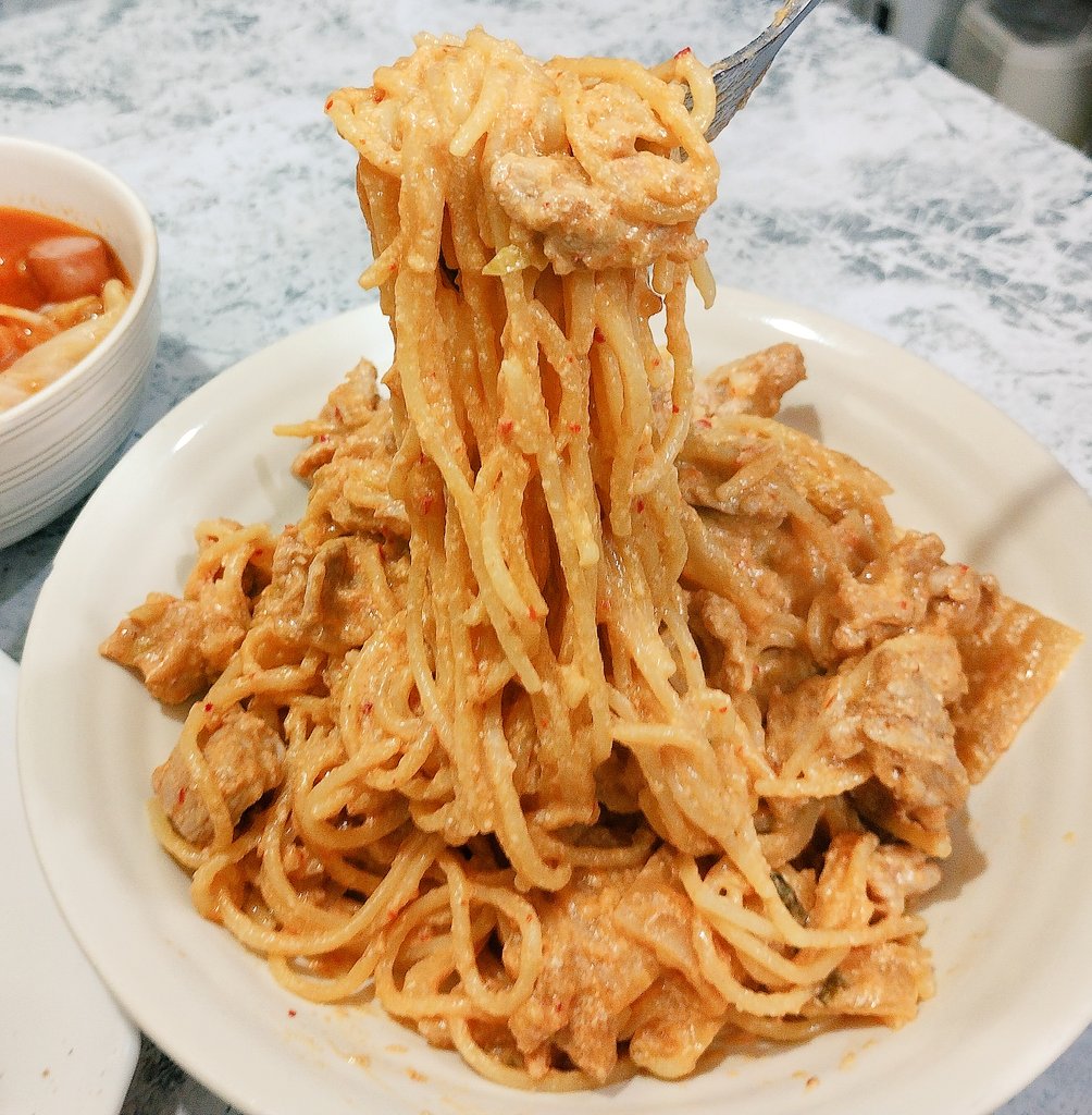 iroiroyattemiru's tweet photo. 今日の晩ごはんは
クリームキムチパスタ
ミネストローネ
#おうちごはん #おうちごはん𓎩𓌉𓇋 #おうちご飯 #料理好きな人と繋がりたい #料理記録 #料理好きな人とつながりたい https://t.co/he9uDorDGP