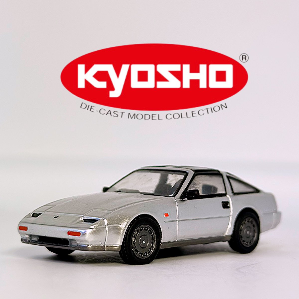 QsfdhjhIN511677's tweet photo. #kyosho64collection
#kyosho
#京商
#ミニカー
まず窓ガラスが違う
塗装も違う 実車に極めて近い
ただしホイールがショボい https://t.co/CgdMTchrPo