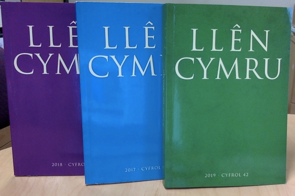 ‼️GALWAD AM BAPURAU ar gyfer cylchgrawn #LlênCymru 2024 ‼️ Oes gennych chi bapur ymchwil ar unrhyw agwedd ar lenyddiaeth Gymraeg yr hoffech ei gyhoeddi? Cysylltwch â llencymru@cf.ac.uk Cyfraniadau i law erbyn hydref 2023. Croeso arbennig i ymchwilwyr newydd.