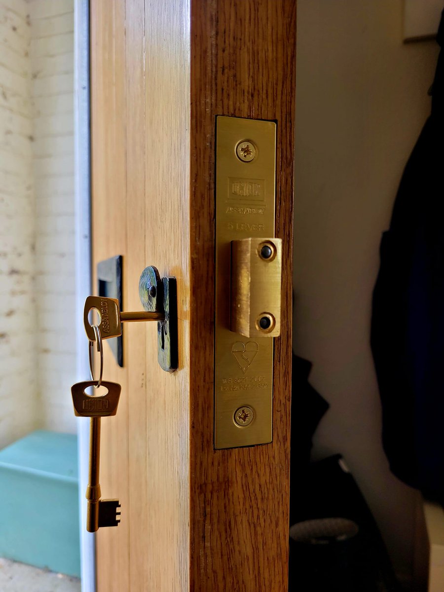 SteveSNsecurity's tweet image. Nice Chubb/Union lock installtion