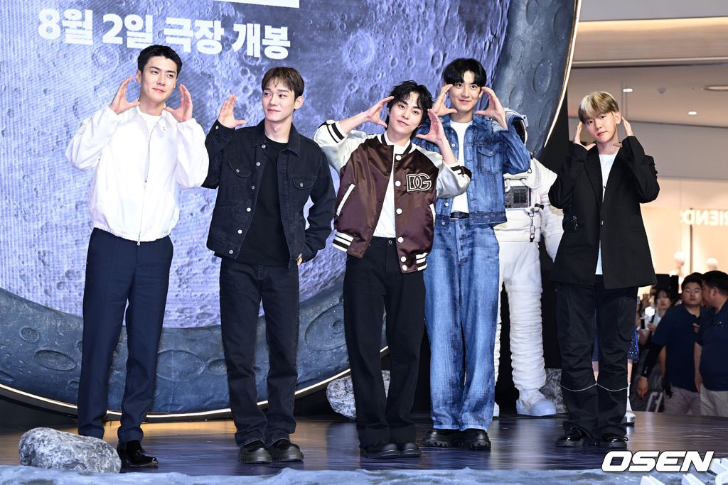 EXOGlobal's tweet photo. NEWSPIC 📸 | 230725 #EXO @ ‘The Moon’ VIP Premiere Photowall for #DOHKYUNGSOO

#SEHUN #XIUMIN #BAEKHYUN #CHEN #CHANYEOL #엑소 @weareoneEXO https://t.co/siKwcHV532