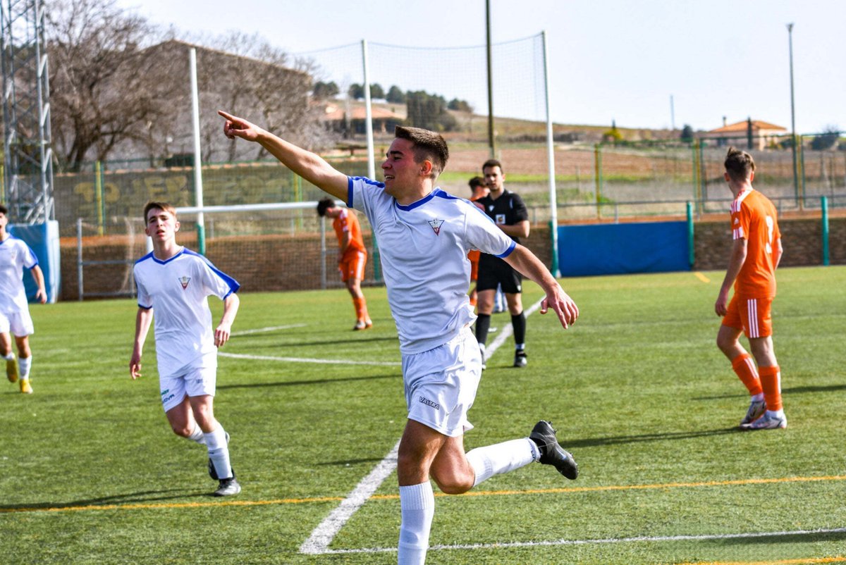 ⚽⬆️ | ¡David Cejudo asciende al primer equipo del Valdepeñas!

✅ El Sánchez Mellado C.D. Valdepeñas sigue apostando por la cantera con la incorporación al primer equipo del lateral David Cejudo, una vez finalizada su etapa como juvenil.

🤍 ¡Enhorabuena, Cejudo!

📸 <a href="/aurecape/">aure</a>