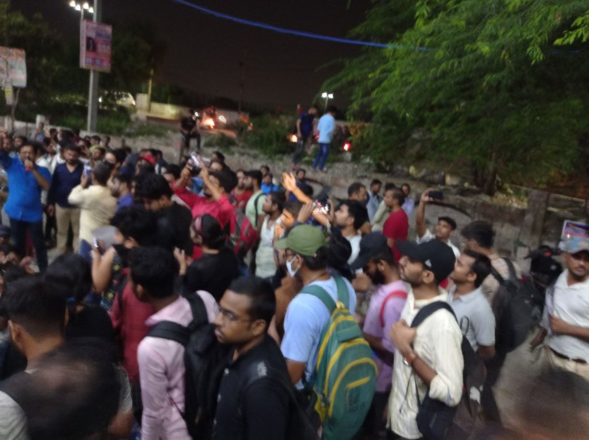 UpscExtra's tweet photo. "Yesterday's protest was just a trailer of our determination and unity!  The fight for our rights and demands continues stronger than ever. Together, we will make sure our voices are heard loud and clear. Stay tuned for the main event! 📢 #upscCovidCompensatoryAttempt 
#csatIssue https://t.co/dMvEuDTQhY