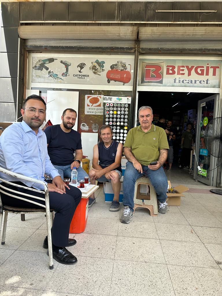 İl Başkan Yardımcılarımız Gültekin Aşçı ve Levent Zıngıl ile birlikte, İl Başkan Yardımcımız Nazif Beygit'i iş yerinde ziyaret ettik. Misafirperverlikleri için Nazif başkanımıza teşekkür ederiz.