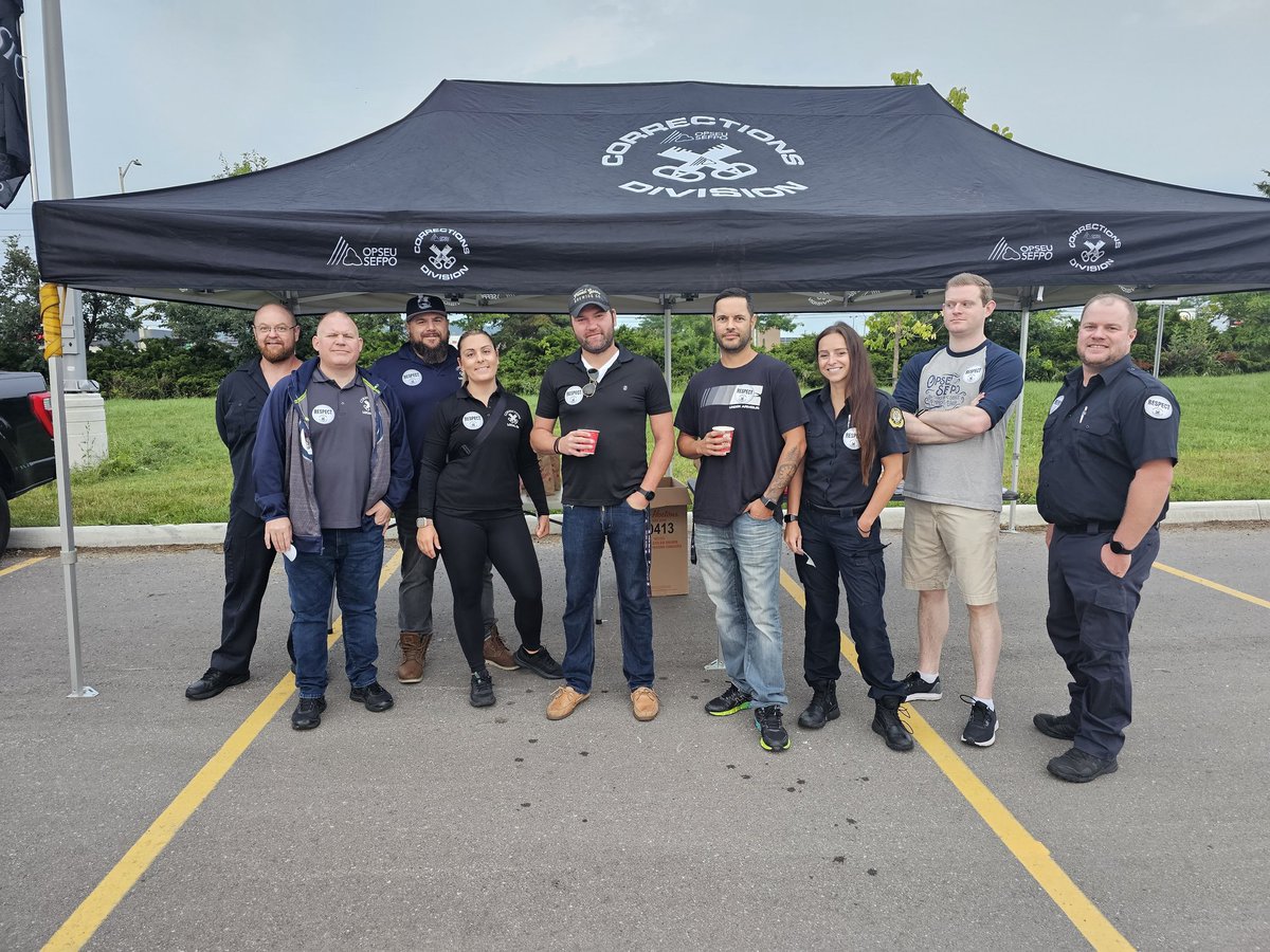 opseulocal234's tweet photo. Happy "supposed" arbitration day MHCC/Vanier/OCI. Over the last few years, your employees have definitely earned RESPECT. Risking their own safety and the safety of their loved ones to protect those on both sides of the wall. #RESPECT #EnoughIsEnough @ONsafety @OPSEU https://t.co/qLdiT6I7O3