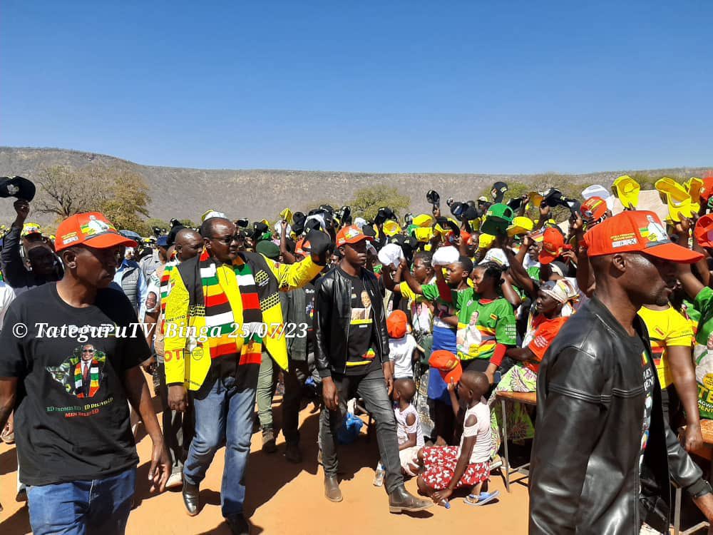 zanupf_patriots's tweet photo. Binga coming to ZANU PFβΌοΈ
The ZANU PF VP Cde Kembo Mohadi addressed a bumper crowd at Siansundu business centre in Binga today. https://t.co/yz99FExTiU