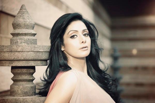 SrideviKapoor's tweet photo. Sridevi poses for Asia Spa magazine.
March 2011.
Pretty in pink
#Sridevi @SrideviBKapoor #AsiaSpa https://t.co/udu7srEGuZ