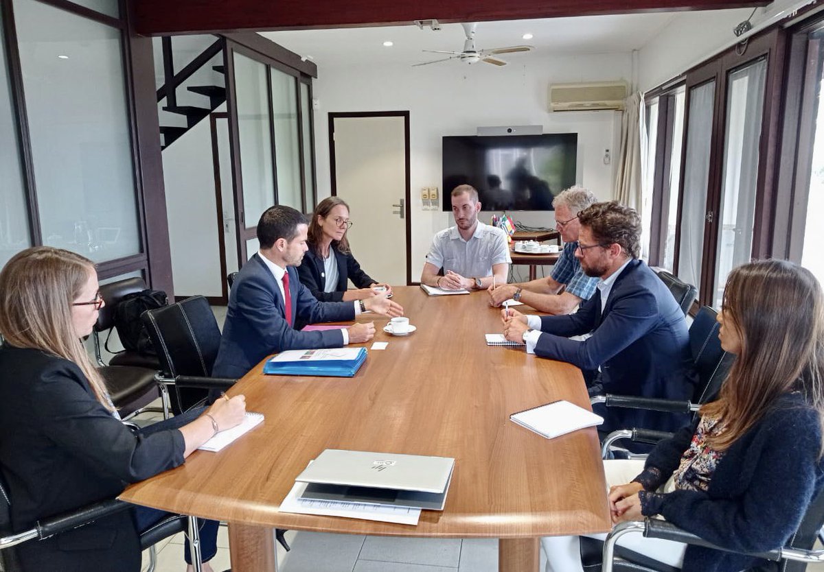 Dans un esprit #TeamEurope, l’UE, Expertise France et l’AFD s’associent et se complémentent autour de priorités communes dans le Pacifique, y compris dans les 3 territoires français de la région 🇫🇷🇳🇨🇵🇫🇼🇫! Merci de votre visite au Bureau de l’UE <a href="/PelletJeremie/">Jérémie Pellet</a> &amp; <a href="/bleitrachv/">Virginie BLEITRACH</a>