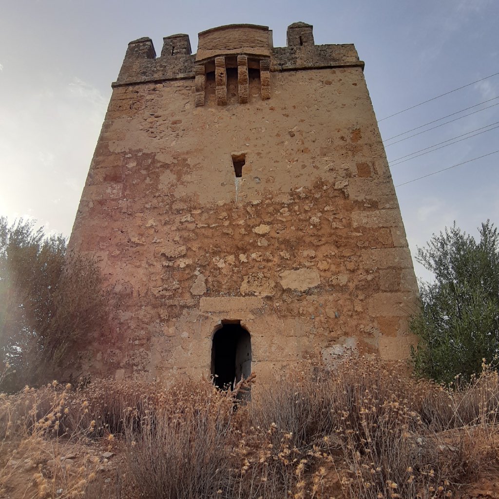 TurisPosadas_es's tweet photo. 🌙Aquellas noches de verano…
🥾Ruta nocturna de senderismo con la visita a la Torre de la Cabrilla
“Una torre-vigía de principios del siglo XV”
 ✨Lugar imprescindible de visitar
🗓️ 28 de julio
🕘 A las 20:30 
📍 Salida: Paseo Pedro Vargas, Posadas, Córdoba. https://t.co/yg6U7o9yEc