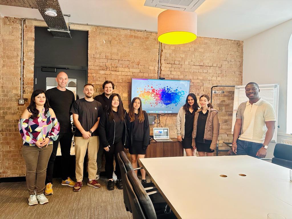 SheffTechParks's tweet photo. 🔃The Upcyclers is a start-up founded by a group of talented students from @TaptonSchool1 
 
🏆They won the Technology Award in this year's @BiGChallengeSHF and last week presented to our Cooper entrepreneurs

🙌They were amazing! Read on to find out more about their business 👇 https://t.co/BW5kTLUcAx