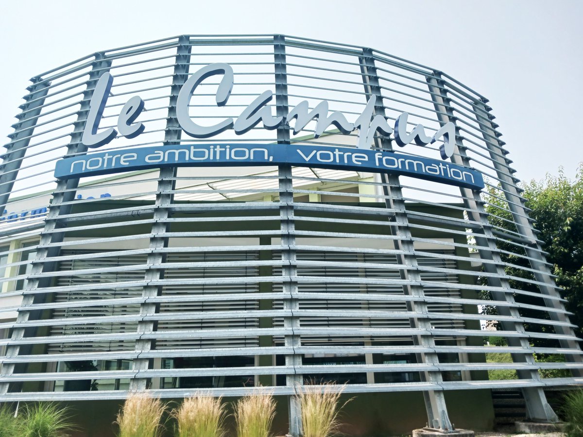 FleuryEnseignes's tweet image. Direction Aurillac pour le remplacement de l'enseigne le Campus.

Fabrication et pose par nos soins.

#fleuryenseignes #enseigne #pose