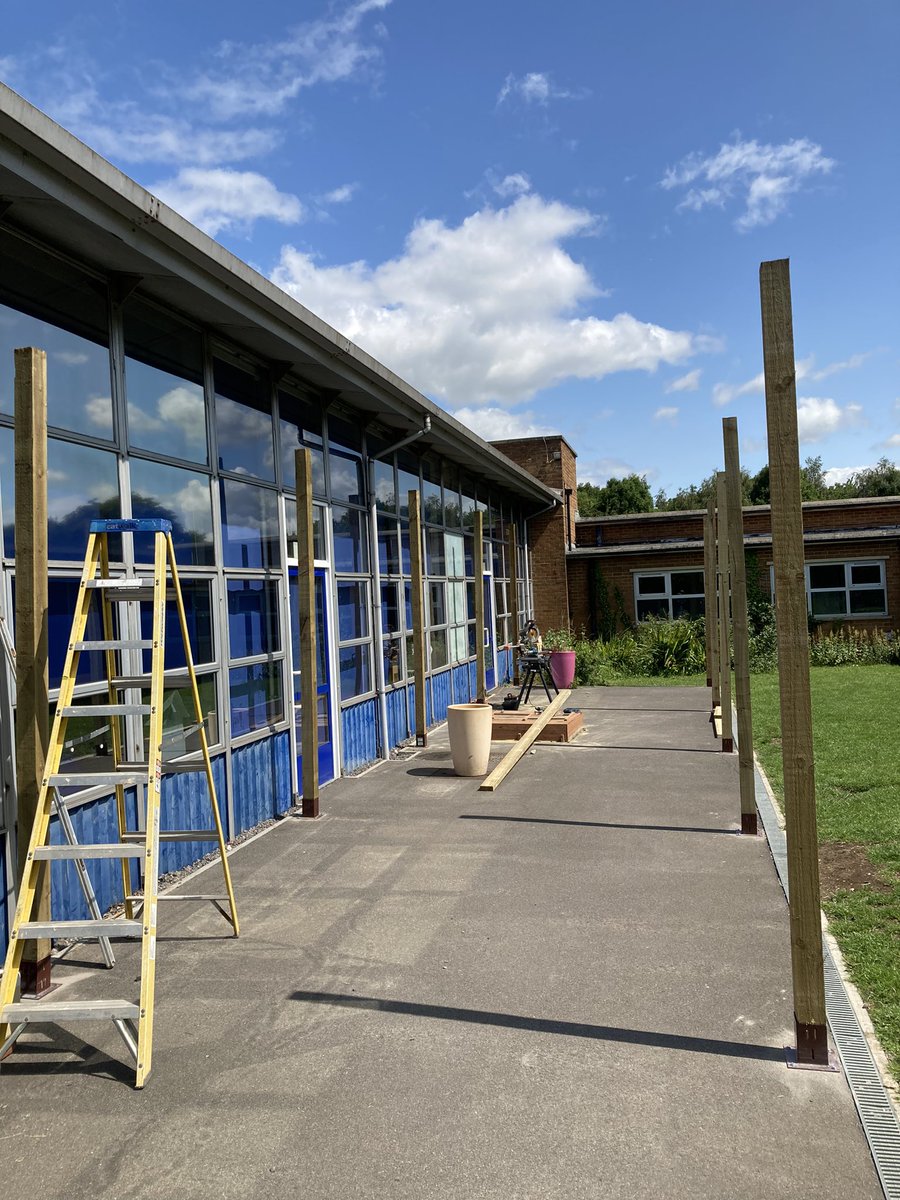 LittleStokePS's tweet photo. Key stage one covered area is beginning to take shape. This will provide valuable outside learning space for our children! #LSPSlearning #DreamPlanAchieve https://t.co/85rPmGhLoE
