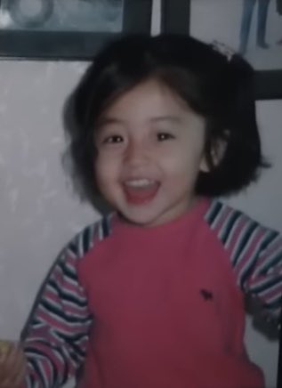 fimtwt's tweet photo. #HUHYUNJIN a thread — but as you scroll she gets older 🤍 https://t.co/UfI0MO3g8y