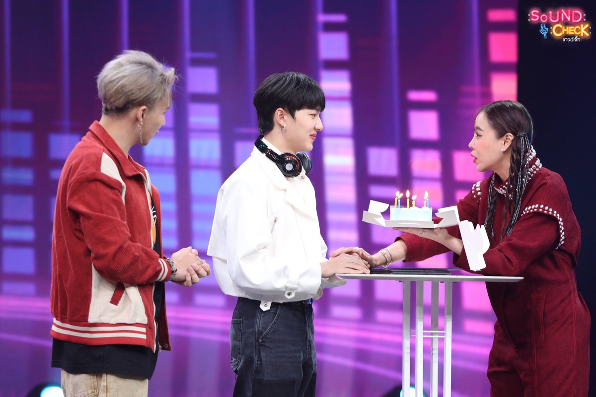 AsokMontriTH's tweet photo. Happy Birthday to @CwrNew  ขอให้โด่งดังๆ เป็นที่รักของทุกคนค่ะ 
🍰🤍 
็Hope all of your dreams come true on this very special day. Happy birthday to "Nunew" #HBD22ndNuNew https://t.co/ISJl49e8JB