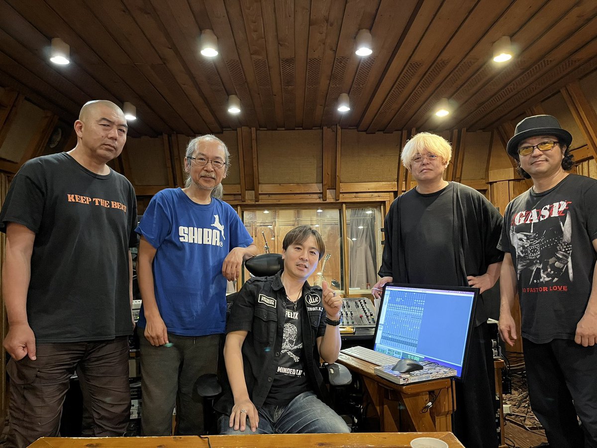 ningenisu_staff's tweet photo. レコーディング終了！
今回もありがとうございました！

23枚目のオリジナルアルバム
『色即是空』（全13曲収録予定）
2023年9月6日（水）発売
初回限定盤3,700円（税込み）
通常盤3,000円（税込み）

発売記念ワンマンツアー決定！（全11公演） 
詳細近日発表

詳しくは
https://t.co/MzRqSSRifS https://t.co/QMpsoYI63T