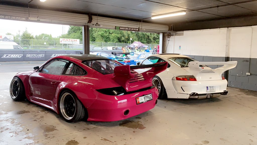 carholics_ae's tweet photo. تختار يمين او يسار؟
#porsche #dublin 🇮🇪 #cars https://t.co/xpgzJ72oud