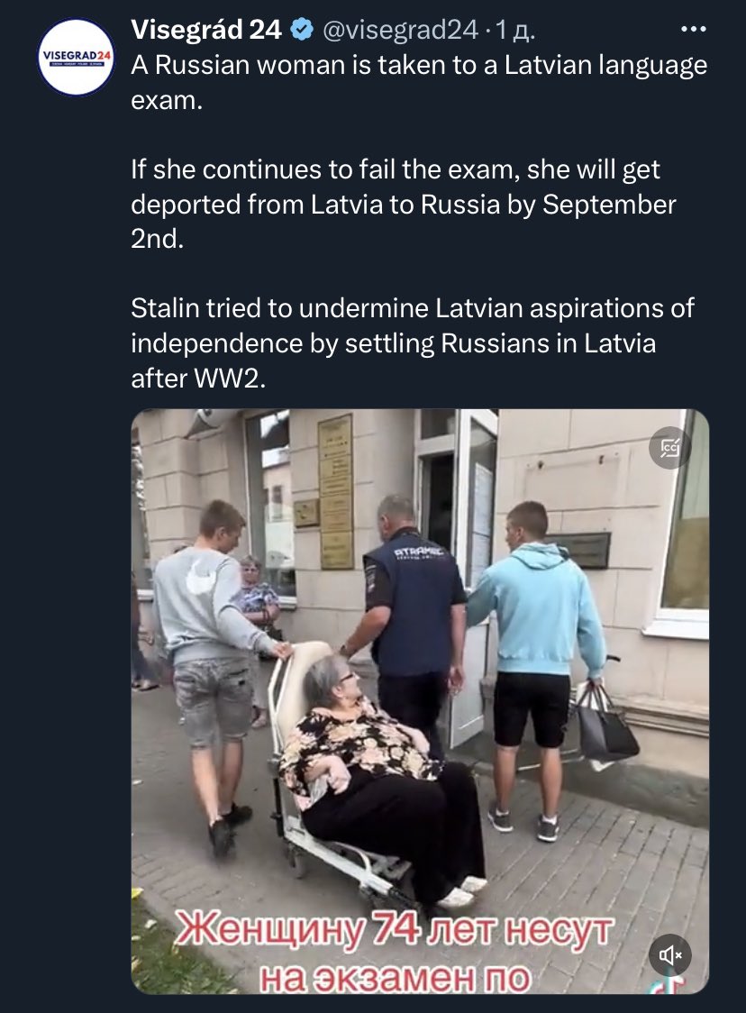 Недавно возмущались, что ноунейм чиновница предложила ввести язык экзамен для трудовых мигрантов.

Кричали, что штрафовать за несдачу — это фашизм.

При этом никого из возмущавшихся не смущает, что в Латвии таскают на экзамены пенсионеров-инвалидов, а за несдачу депортируют.

1/2