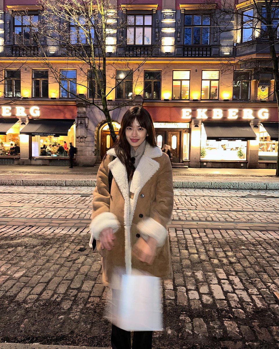 yujzone's tweet photo. yujin is so gf coded https://t.co/SrcWwvPIYm