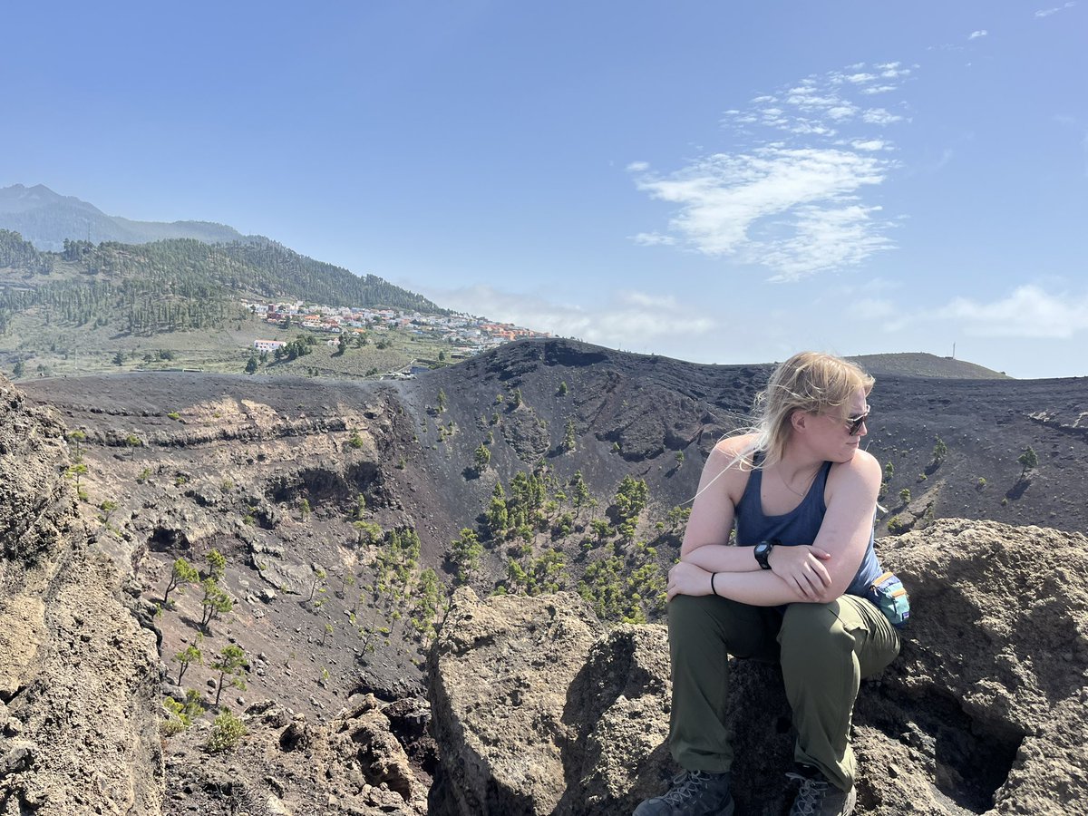 Indie_Tal's tweet photo. #LaPalma has shown me to the raw reality of studying #Geology 
I see the beauty, but also the power this island holds. 

I see how science communication is important, and I understand the responsibility and privilege as a scientist to communicate science efficiently
@GeoTenerife https://t.co/bjUq1htWKW