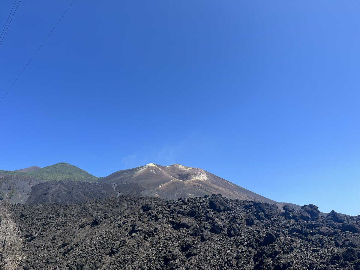 Indie_Tal's tweet photo. #LaPalma has shown me to the raw reality of studying #Geology 
I see the beauty, but also the power this island holds. 

I see how science communication is important, and I understand the responsibility and privilege as a scientist to communicate science efficiently
@GeoTenerife https://t.co/bjUq1htWKW