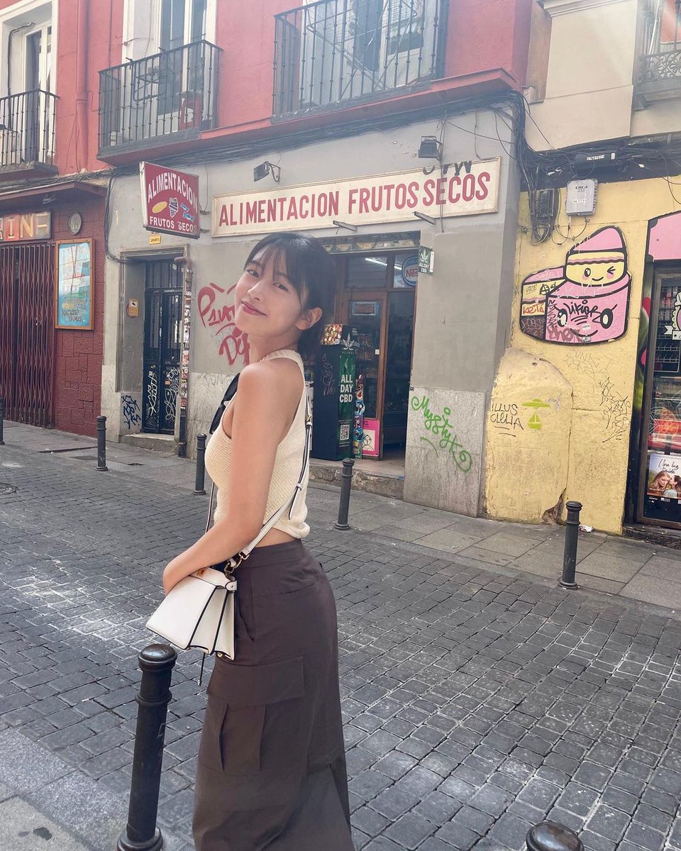 ivepics_'s tweet photo. yujin instagram update https://t.co/g6JQUZq57B
