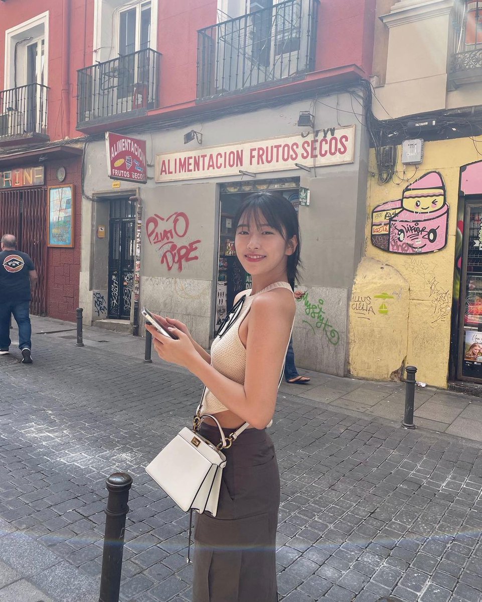 ivepics_'s tweet photo. yujin instagram update https://t.co/g6JQUZq57B
