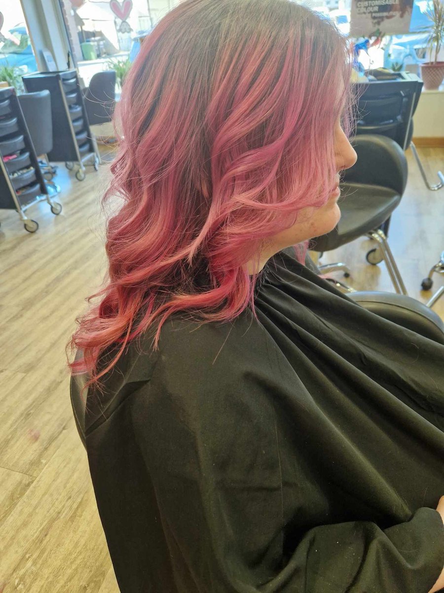 headmasters_ltd's tweet photo. Striking pink balayage 🌸
Be inspired by nature this summer with @aveda naturally derived vibrant colours. The possibilities are truly endless! 
#aveda #avedaartist #avedacolor #balayage #pink #pinkhair #pinkhairdontcare #vegan https://t.co/0DYXfdFaaD