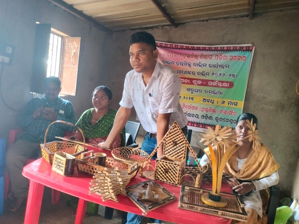 adhbolangir's tweet photo. Valediction &amp; certificate distribution of 15 nos. Bamboo crafts artisan under Mater Crafts Man (MCM) training programme at Khamgada , Saintala Block. https://t.co/oBxloho2NU