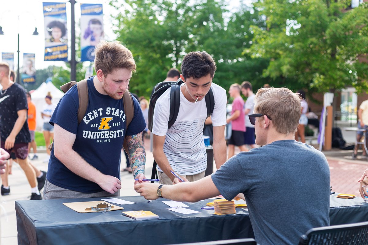 H2OChurchKent's tweet photo. Three weeks until Move-In! We're so excited to meet you, Golden Flashes. 💛 Hope you're getting excited as you pack and prepare!! 🙌 https://t.co/XWmlfdT85I