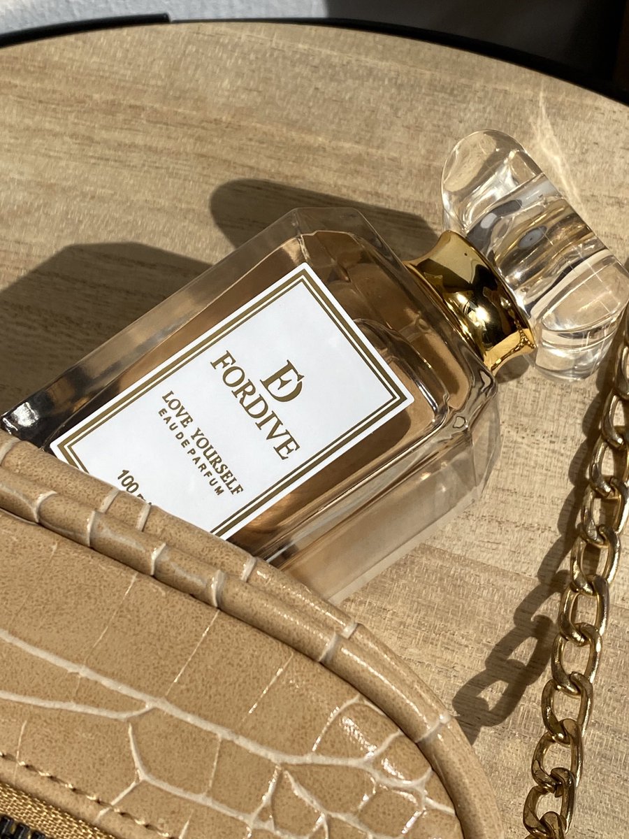 Parfum lokal yg super duper cantik berasa kaya punya parfum mahal ✨

Another one from fordive! LOVE YOURSELF 🌸💐💗

Parfum yang wanginya fruity fresh + hint floral yg manis kerasa seperti vibes org yg menyenangkan &amp; ramah 😆~~