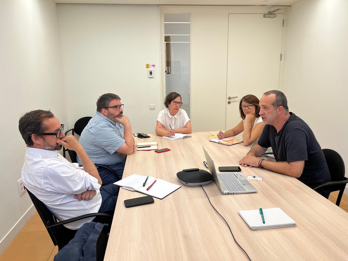 coopstreball's tweet photo. ➡️Ens hem reunit amb la regidora de Promoció Econòmica i Treball de @bcn_ajuntament, Raquel Gil Eiroa @rgileiroa per parlar sobre l'estratègia #ESS2030 i projectes singulars del #cooperativisme a Barcelona @guillem_llorens @LaiaBonastra
@AltresEconomies https://t.co/gODddavTHf