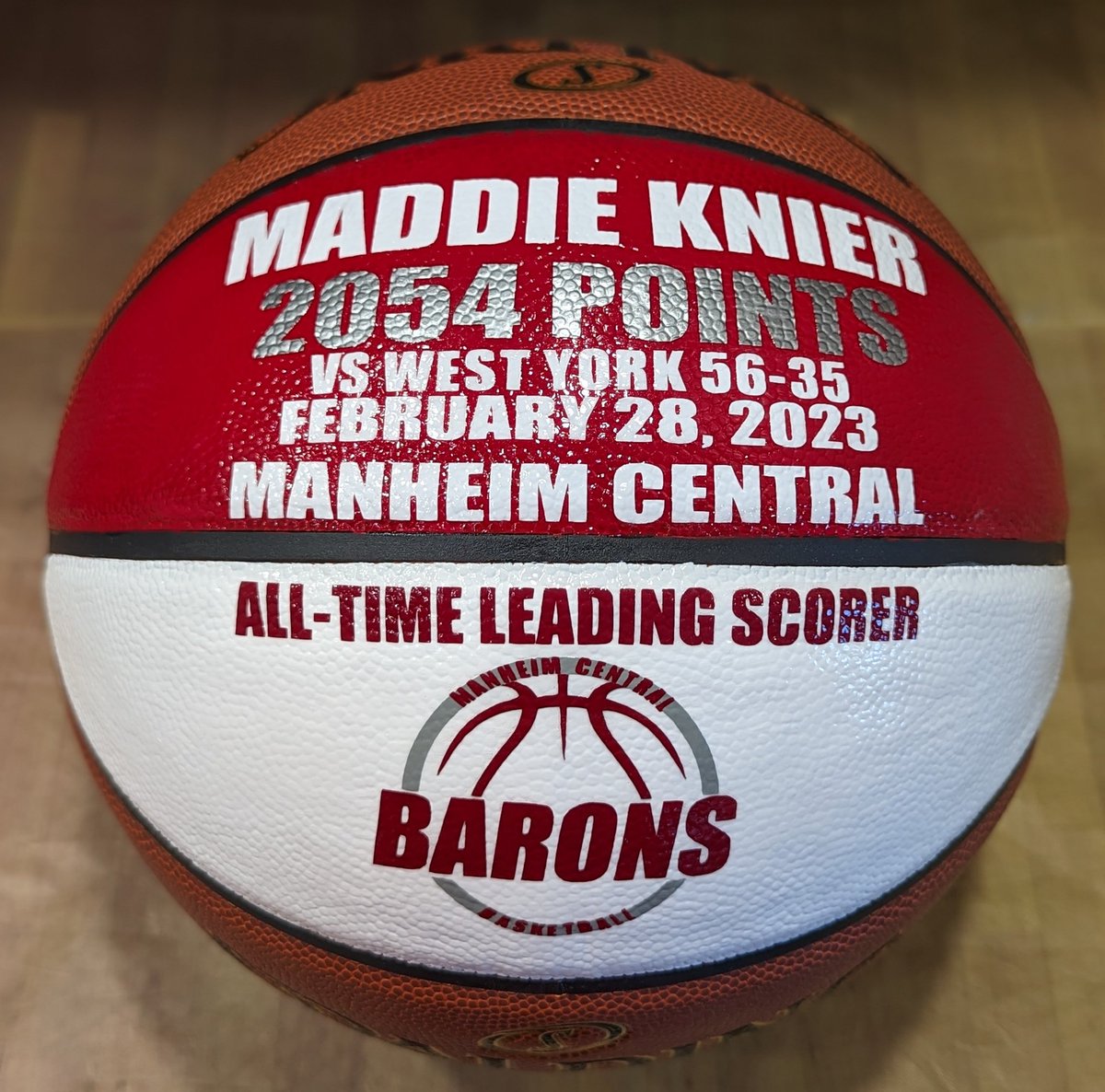 Manheim Centrals, Maddie Knier @maddieknier with 🔥2️⃣0️⃣5️⃣4️⃣🔥 points, making her the all-time leading scorer!! 🙌🏻🙌🏻👏🏻👏🏻 Awesome work Maddie!!!  @BaronSports717  @ManheimCentral