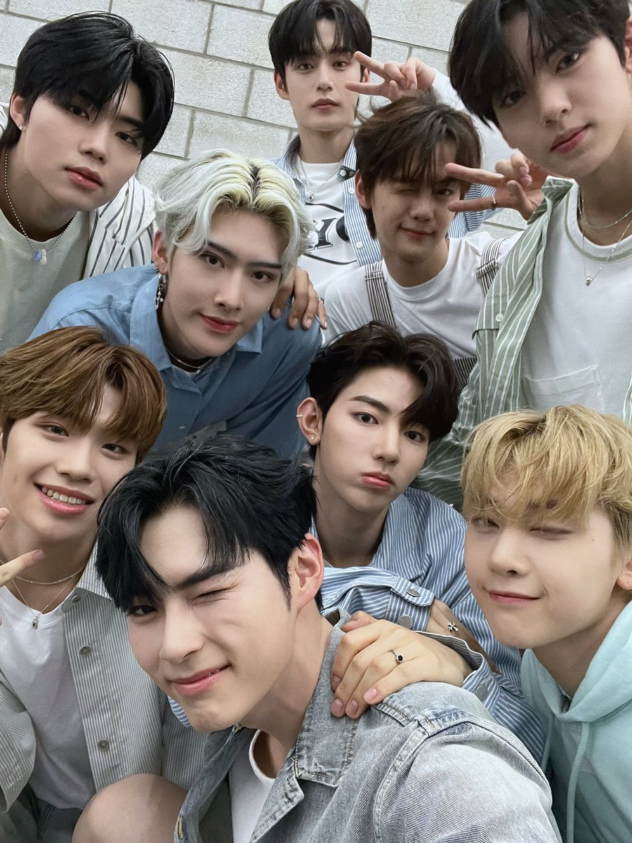 _𝗭𝗘𝗥𝗢𝗙𝗢𝗖𝗨𝗦

더쇼 2관왕부터 하오의 생일까지💙
제로즈와 함께라면 행복하고 또 행복한 일들뿐이에요! 우리 더 행복해질 일만 남았으니까 계속해서 함께해요🌹

#ZEROBASEONE #ZB1
#제로베이스원
#YOUTHINTHESHADE #InBloom
#ZEROBASEONE_InBloom