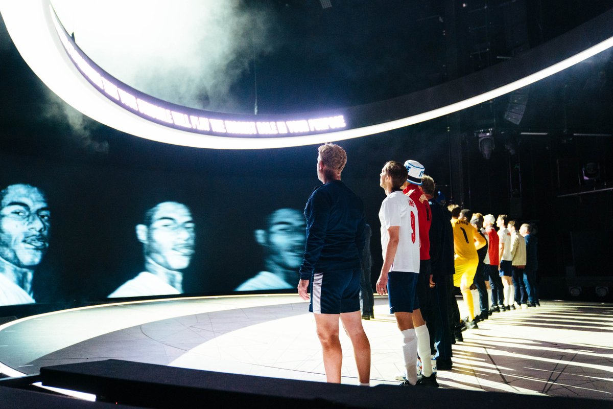 NationalTheatre's tweet photo. Love-love-love seeing behind the scenes of Dear England. 🤩 

#DearEngland is playing in the Olivier Theatre until 11 August.

📸 @helenmurraypix https://t.co/WvfyGigMSv