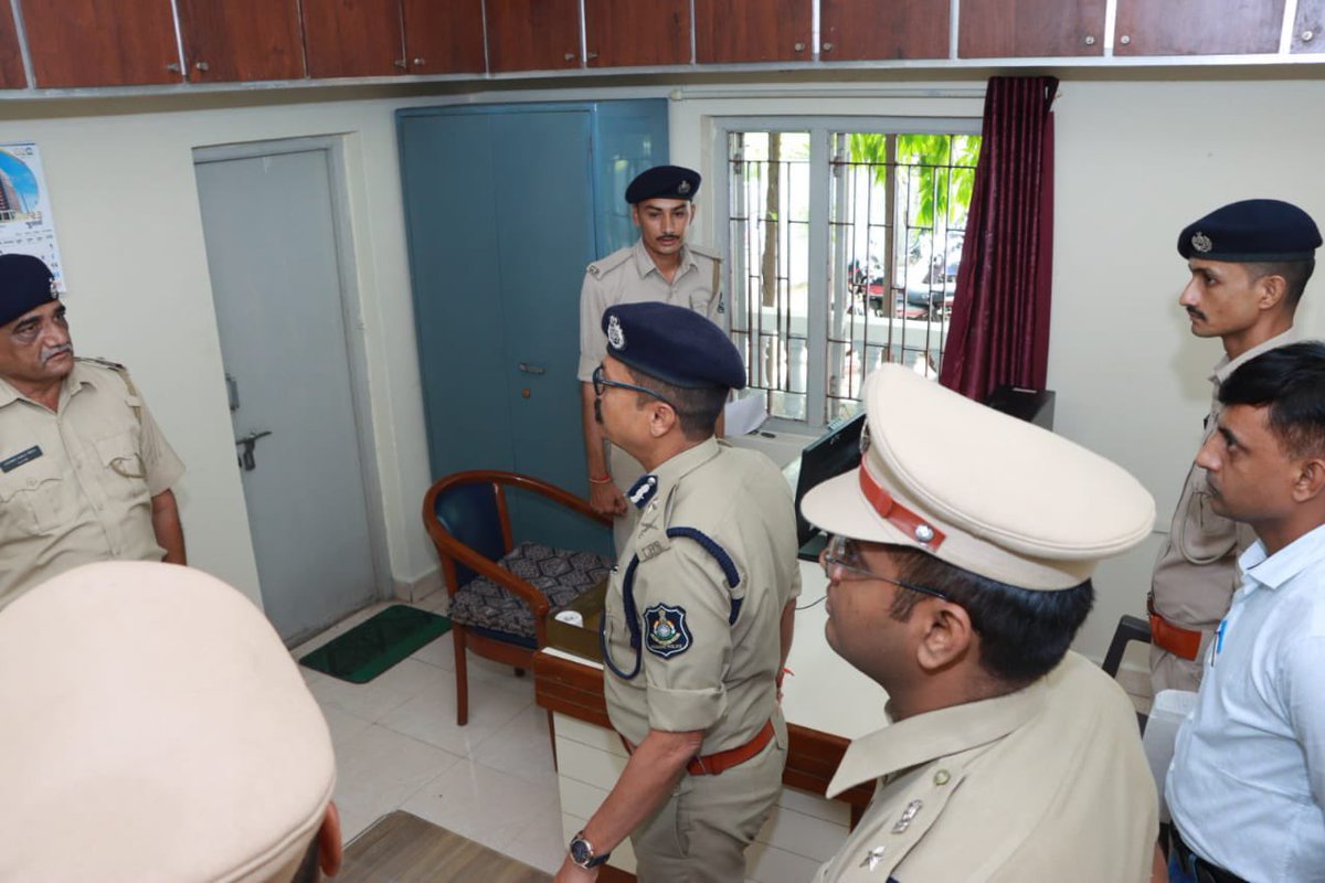 Mayanksinh Chawda (@mayanksinhc) on Twitter photo નાયબ પોલીસ અધિક્ષક,પોરબંદર ગ્રામ્ય વિભાગનું વાર્ષિક ઇન્સપેક્શન કરવામાં આવેલ અને કામગીરીની સમીક્ષા કરી જરૂરી સૂચનાઓ આપવામાં આવેલ
<a href="/sanghaviharsh/">Harsh Sanghavi</a>
<a href="/dgpgujarat/">DGP Gujarat</a>
<a href="/GujaratPolice/">Gujarat Police</a>
<a href="/SP_Junagadh/">SP Junagadh</a>
<a href="/SP_Porbandar/">SP Porbandar</a>
<a href="/SP_GirSomnath/">SP GIR SOMNATH</a> નાયબ પોલીસ અધિક્ષક,પોરબંદર ગ્રામ્ય વિભાગનું વાર્ષિક ઇન્સપેક્શન કરવામાં આવેલ અને કામગીરીની સમીક્ષા કરી જરૂરી સૂચનાઓ આપવામાં આવેલ
<a href="/sanghaviharsh/">Harsh Sanghavi</a>
<a href="/dgpgujarat/">DGP Gujarat</a>
<a href="/GujaratPolice/">Gujarat Police</a>
<a href="/SP_Junagadh/">SP Junagadh</a>
<a href="/SP_Porbandar/">SP Porbandar</a>
<a href="/SP_GirSomnath/">SP GIR SOMNATH</a>
