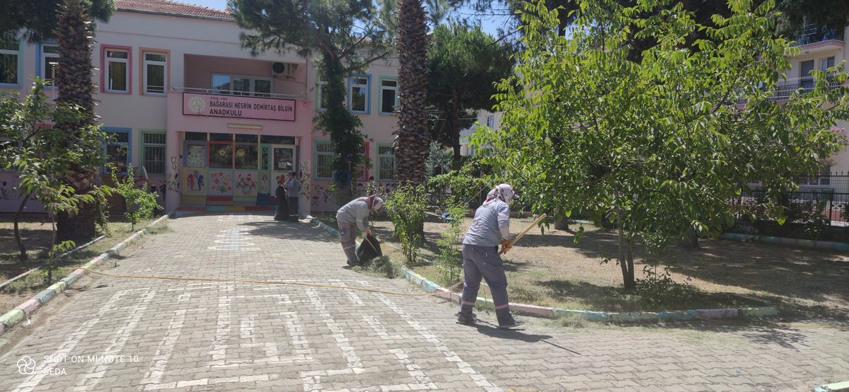 BagarasA's tweet photo. Okulumuzu yeni eğitim öğretime hazırlarken ,bahçe temizliğimiz Söke belediyesi tarafından yapılmıştır . Teşekkürler @sokebelediyesi @Aydin_MEM @SokeIlce @yapiciserafetin https://t.co/kjul6Xt3Z9