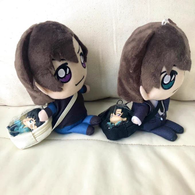 大事なものをバッグに詰めて出動 セリアのぬい用缶バッジバッグ持ち運びに良さげ