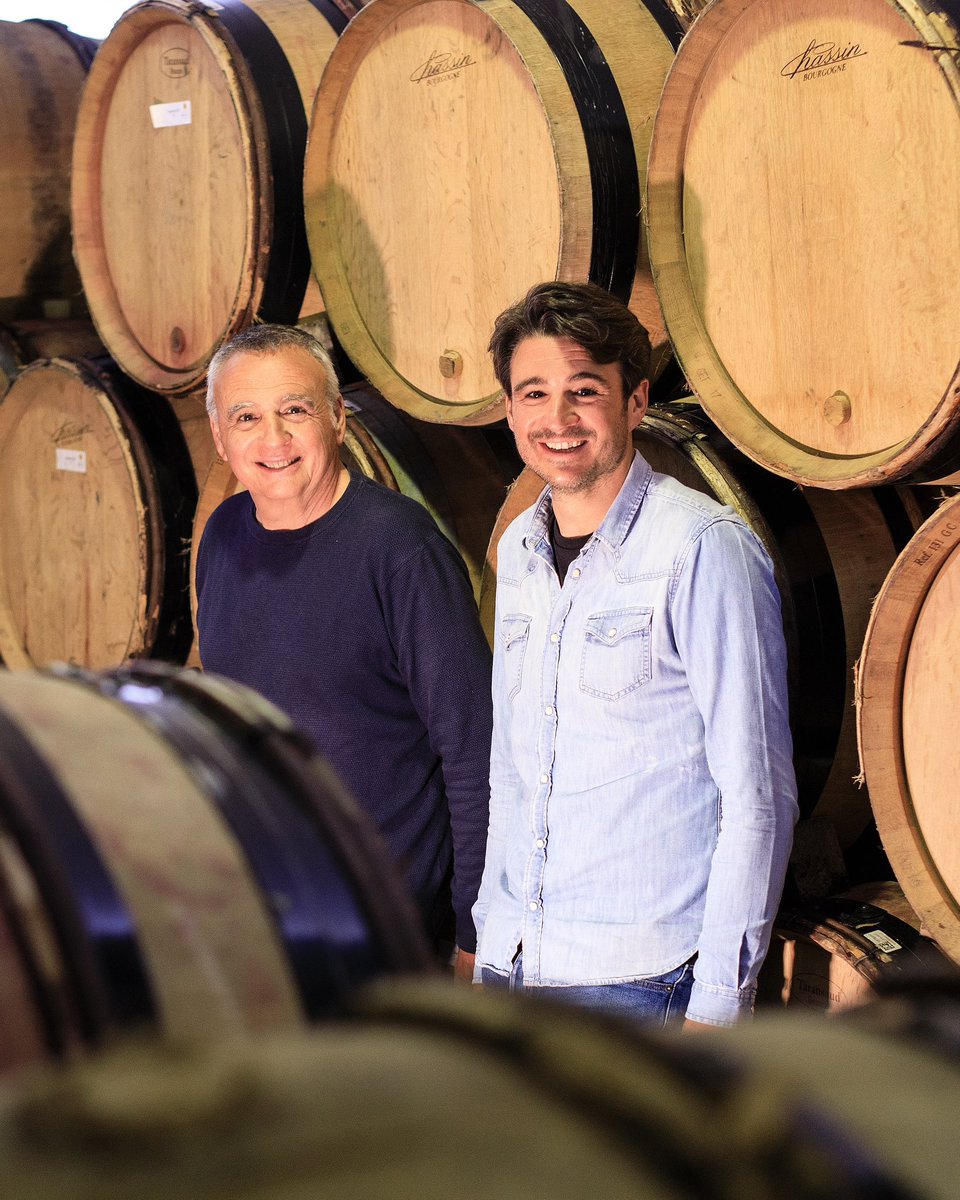 vilaviniteca's tweet photo. Michel Tardieu, ahora con la incorporación de sus hijos, sigue perfeccionando año tras año los vinos que elabora en más de 15 denominaciones del Rhône, donde Tardieu-Laurent se ha convertido en una bodega indispensable. Sus vinos en #avan22 ya disponibles https://t.co/fsKHrgaD6n https://t.co/yNo1sBV78a