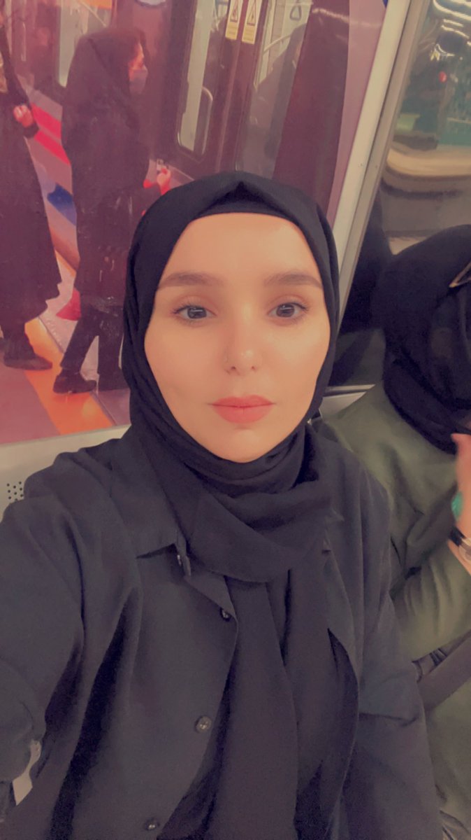 ملامح الوعي الفكري على وجهك يمنحك نوعًا آخر من الجمال .